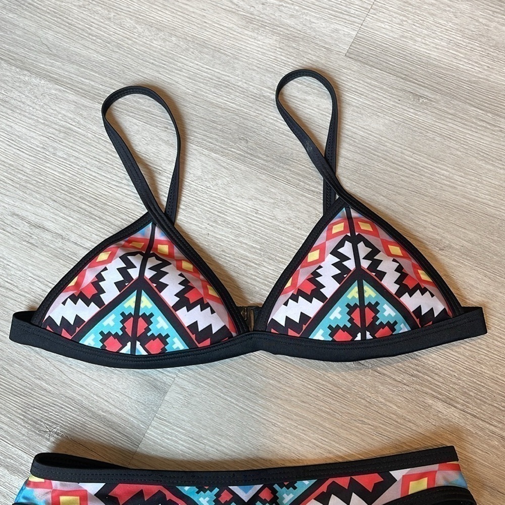 Colorful Geometric Print 2 Pc Bikini Set Size Medium - Picture 3 of 8